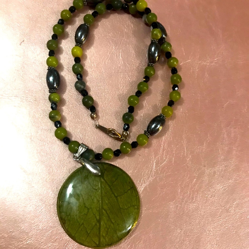 Green fashion necklace